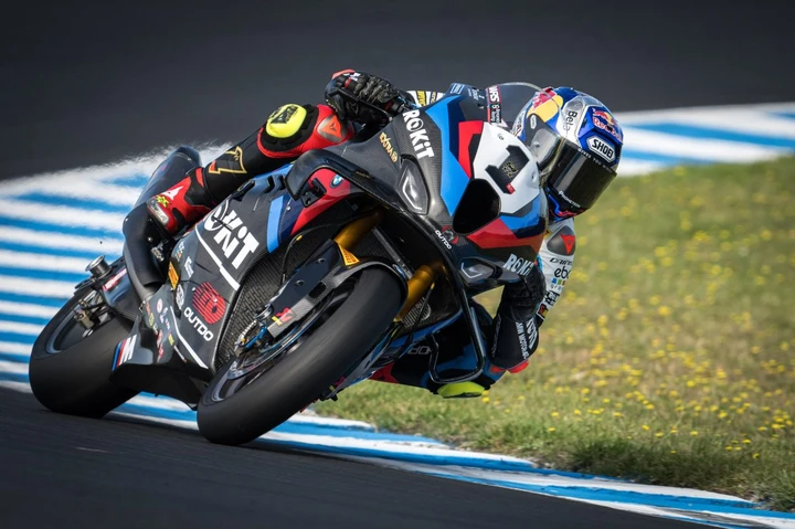Superbike 2025: un debutto intenso per BMW Motorrad Motorsport