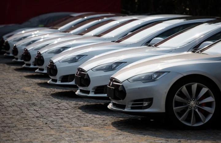 La Tesla Model S P90D scatta da 0 a 96 km/h in 2,8 secondi