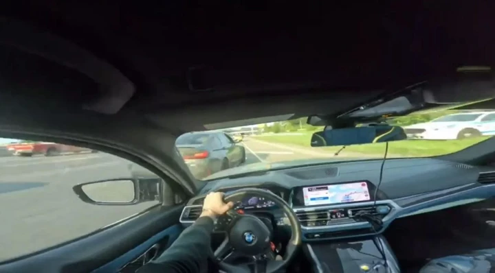 Due BMW M3 si schiantano a folle velocità davanti alla Polizia: video virale