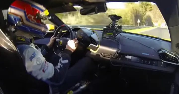 Ferrari 296 GTB al Nurburgring, emozioni forti e giro da record
