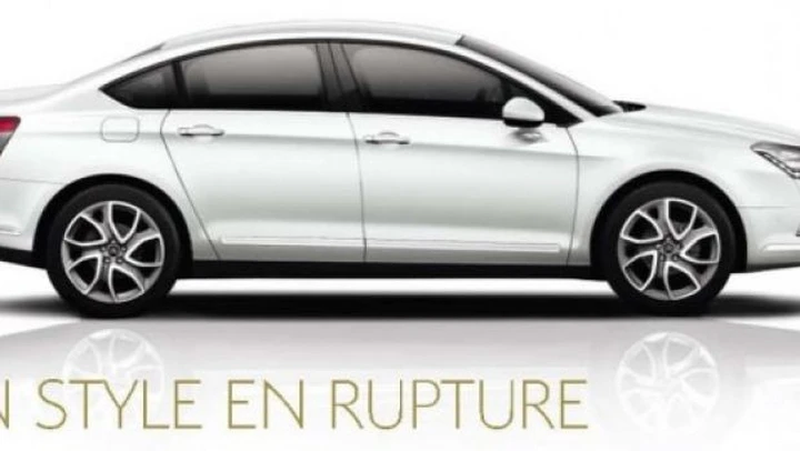 Citroen C5: prime immagini del restyling