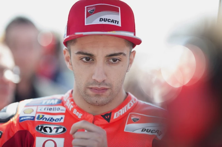 Iannone, ancora problemi con la spalla: 
