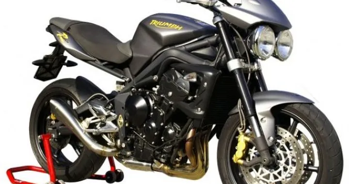 Scarico Hydroform (HP Corse) con raccordo settoriale per Triumph Street Triple