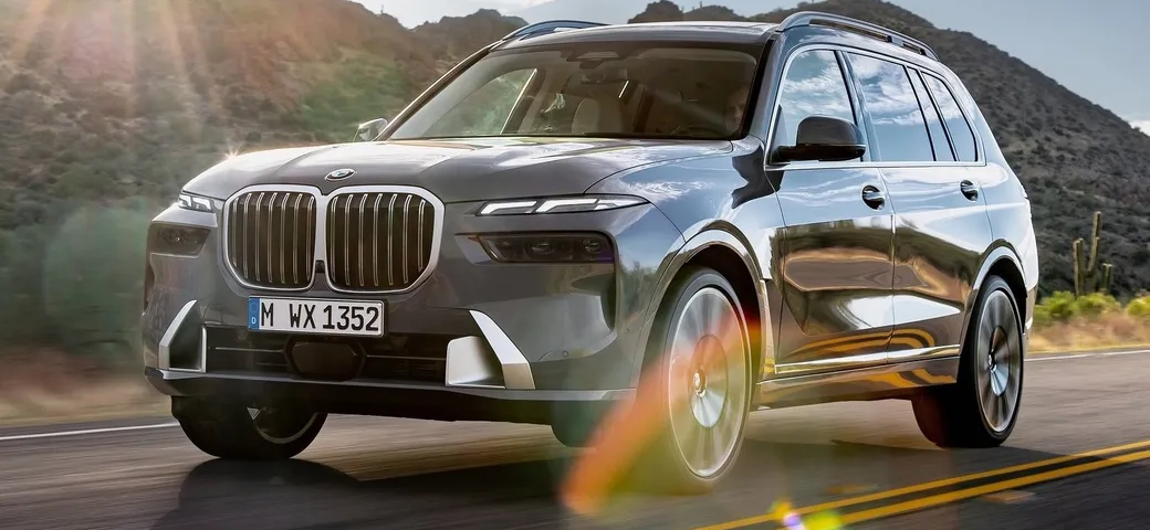 BMW X7 2022: il restyling dell'ammiraglia in formato SUV