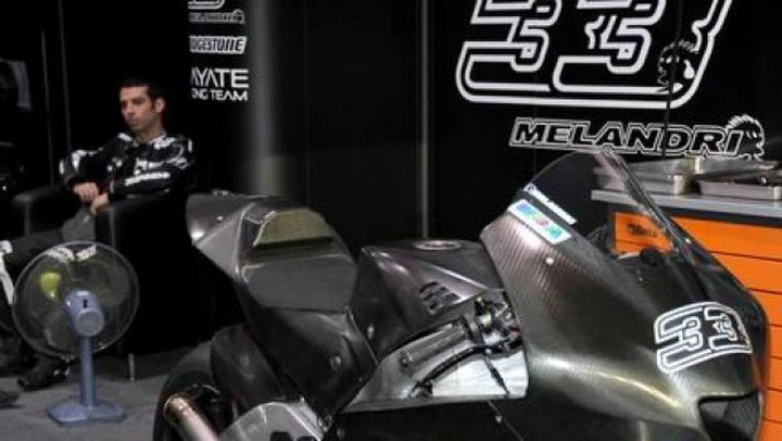Cartolina da Losail: box Hayate MotoGP con Marco Melandri