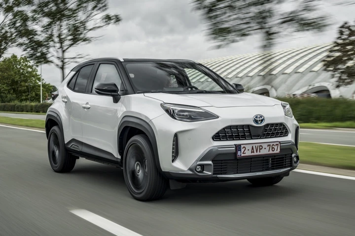 Toyota Yaris Cross Hybrid: prova, allestimenti, prezzi