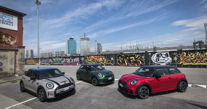 Nuove Mini 3 porte, 5 porte e Cabrio: presentata la gamma 2021