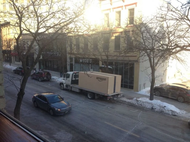 Compri la Nissan Note su Amazon? Ti arriva a casa dentro una scatola gigante