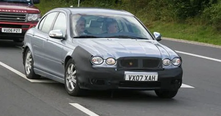 Jaguar X-Type restyling - la baby-Jag si rinnova