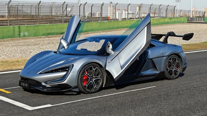 Yangwang U9: la hypercar elettrica che salta gli ostacoli autonomamente