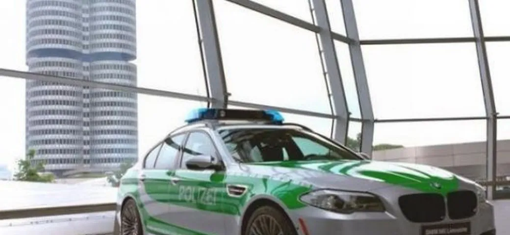 BMW: la M5 con la divisa della polizia