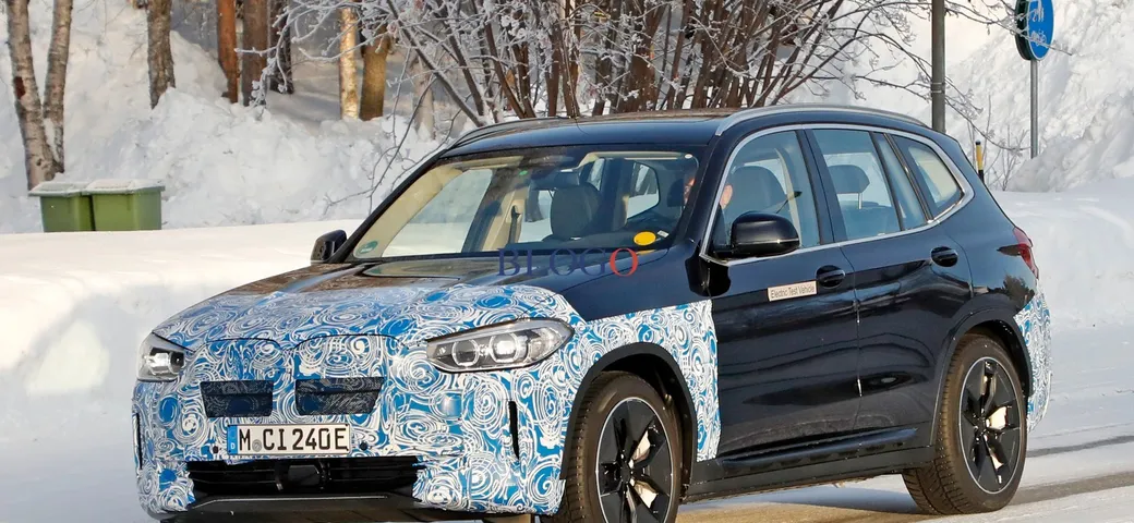BMW iX3: le foto spia