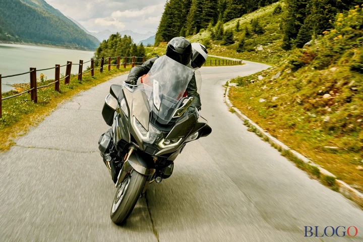 BMW presenta la nuova R 1250 RT: informazioni e caratteristiche