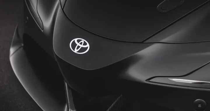 Toyota ha appena presentato la sua supercar: ecco la Supra V8