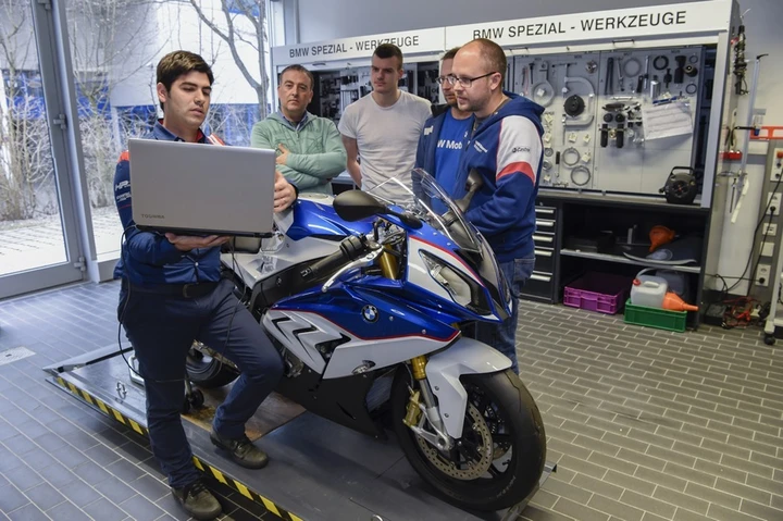 BMW Motorrad Motorsport: corsi di formazione per tecnici