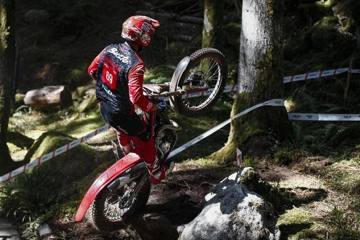 Jaime Busto domina il podio in una stagione avvincente con GasGas Factory Racing