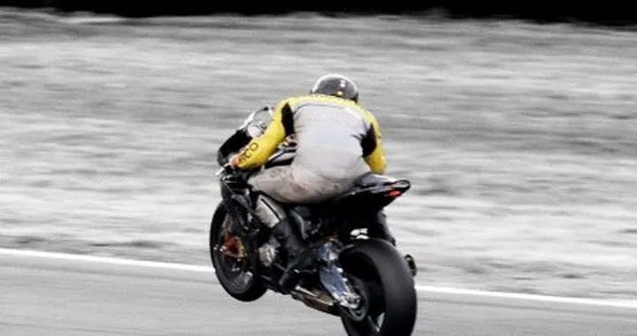 Ora la BMW S 1000 RR è anche online