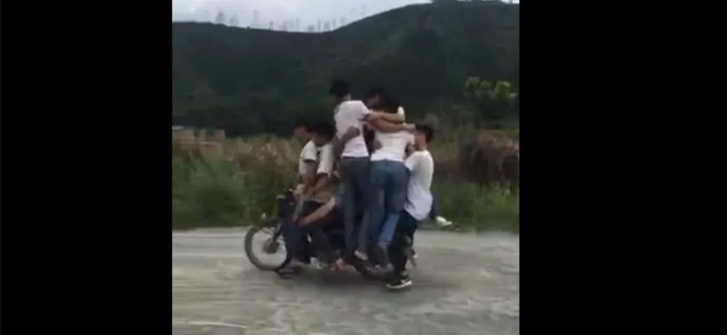 In 10 sulla stessa moto [Video]