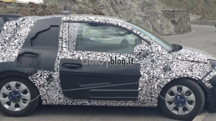 Opel Adam: foto spia di un nostro lettore dal Passo dello Stelvio