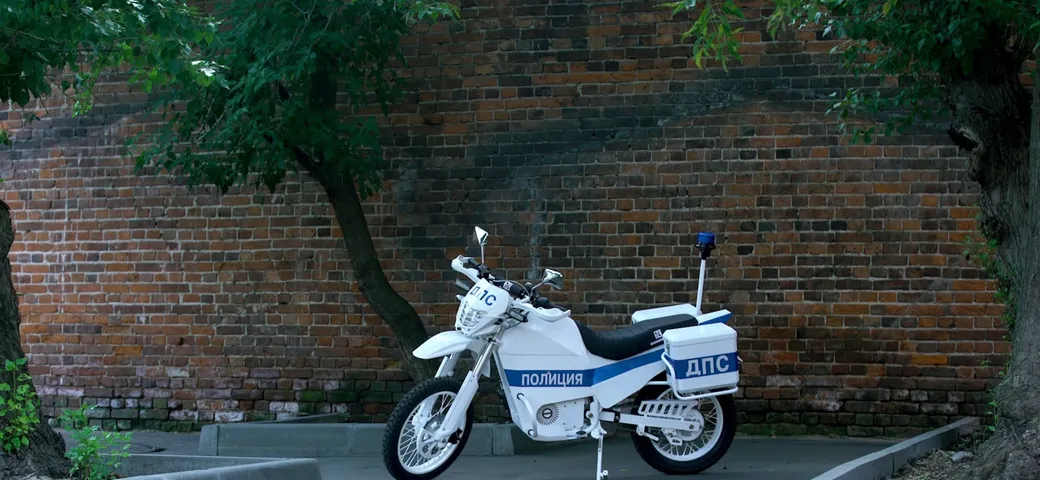 Kalashnikov presenta una moto elettrica