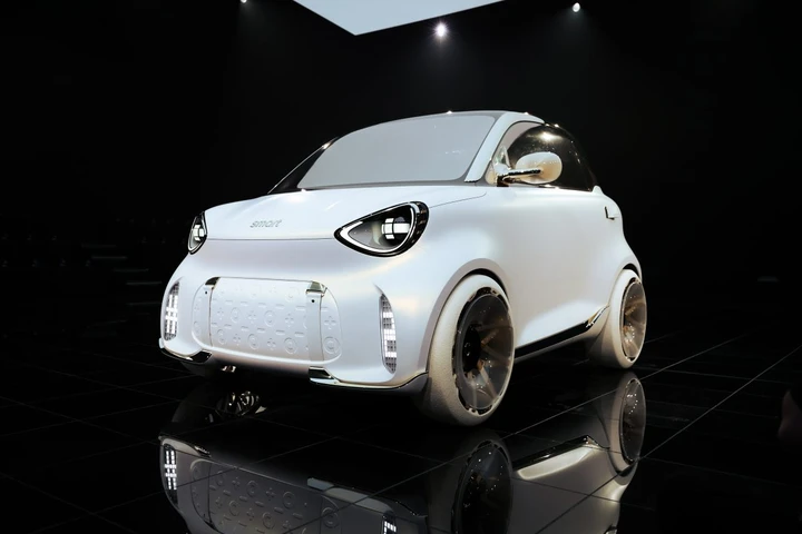 Smart #2 si svela al mondo, ecco la citycar EV da 300 km di autonomia