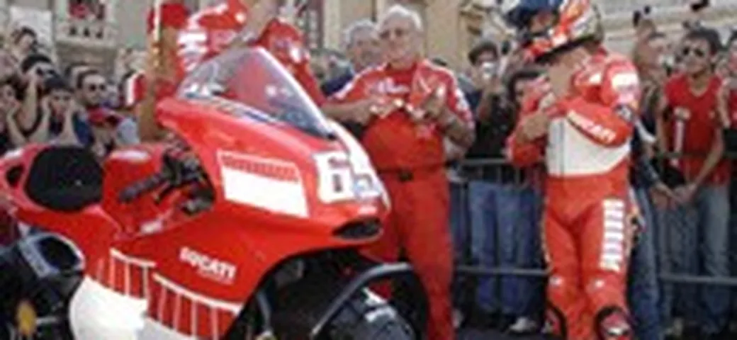 Bagno di folla a Catania per vedere Capirossi