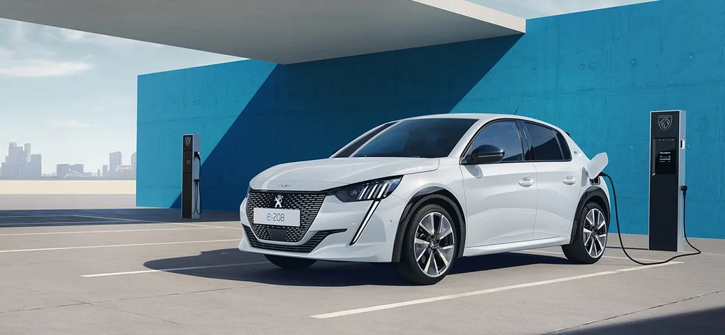 Peugeot e-208 2023: più potenza e autonomia