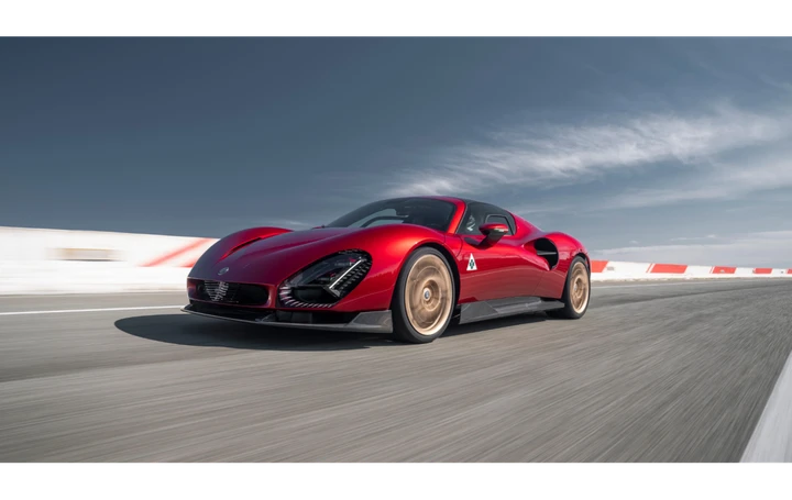 Alfa Romeo 33 Stradale messa al frusta per capire le sue performance reali