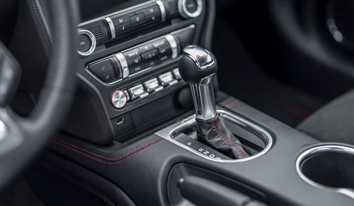 Ford brevetta un cambio manuale privo del pedale della frizione