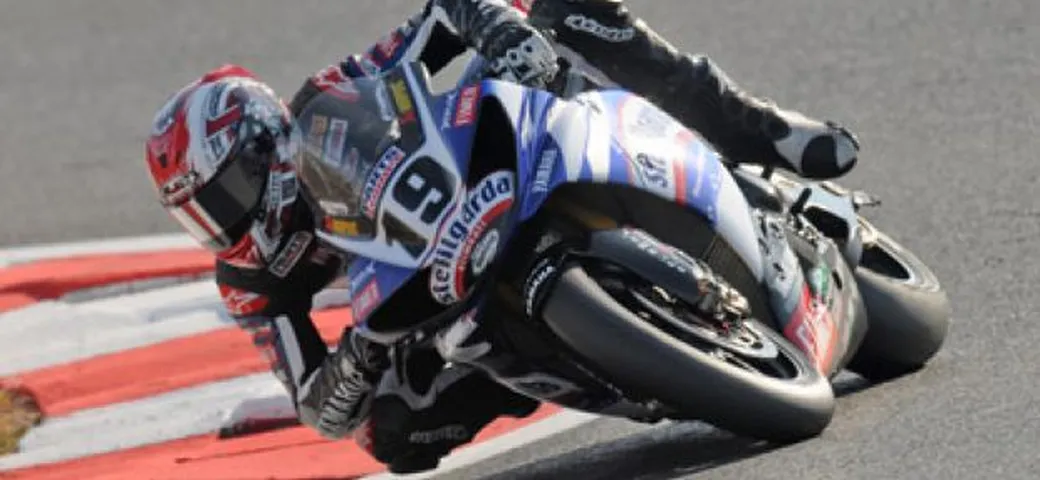 WSBK: Ben Spies alla grande in gara1. Haga secondo, Biaggi terzo