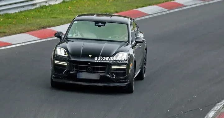 Un'apparizione al Nurburgring, è la futura Porsche Cayenne Turbo GT