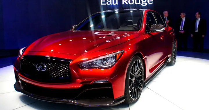 Infiniti Q50 Eau Rouge al Salone di Detroit 2014 Live