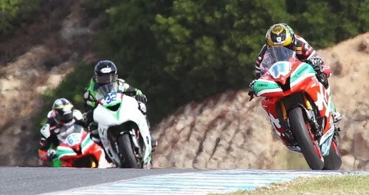 Supersport Jerez: Lowes strappa la vittoria a Sofuoglu, Rolfo e MV Agusta sul podio