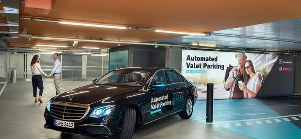 Guida autonoma nel parcheggio Mercedes: approvata in Germania