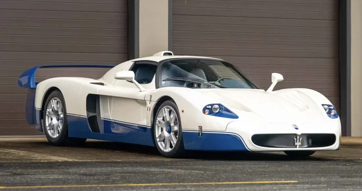 Maserati MC12 2005 venduta all'asta per 9,46 milioni: nuovo record