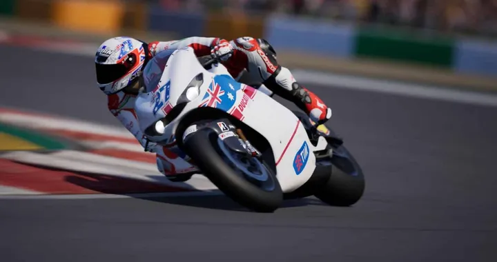 Ride 6 sfida i grandi: Stoner e Martin scendono in pista con te