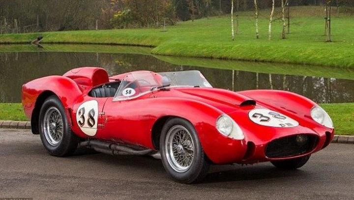 Ferrari 250 Testa Rossa: un esemplare va all'asta per oltre 29 milioni di euro!