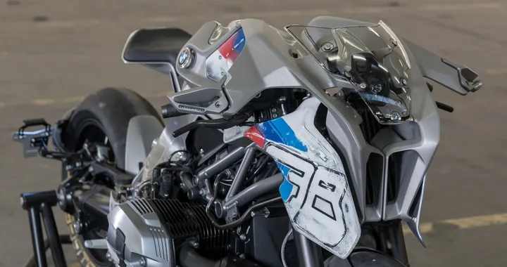 BMW R nineT "Giggerl" by Blenchmann