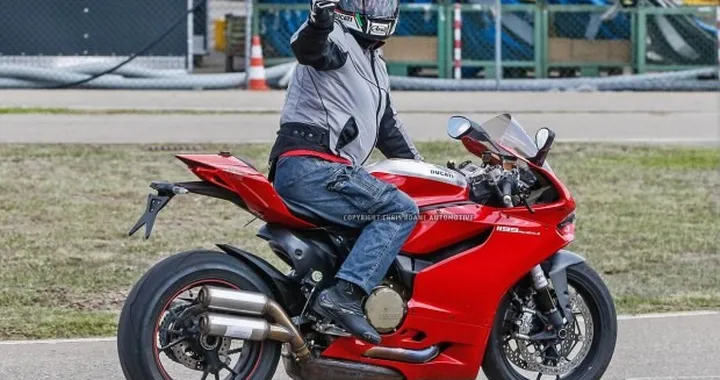 Ducati 1199 Panigale R 2015: foto spia?