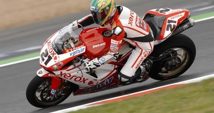 SBK: Bayliss mondiale! Ad Haga la prima manche