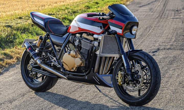 Kawasaki ZRX1200S, il restomod che unisce due generazioni con stile superbike