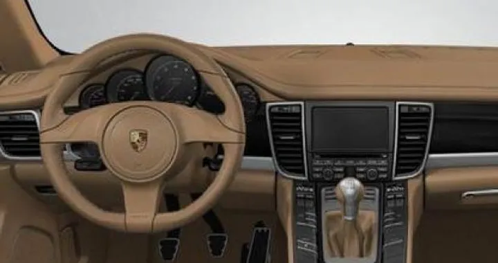 Porsche Panamera: addio al cambio manuale