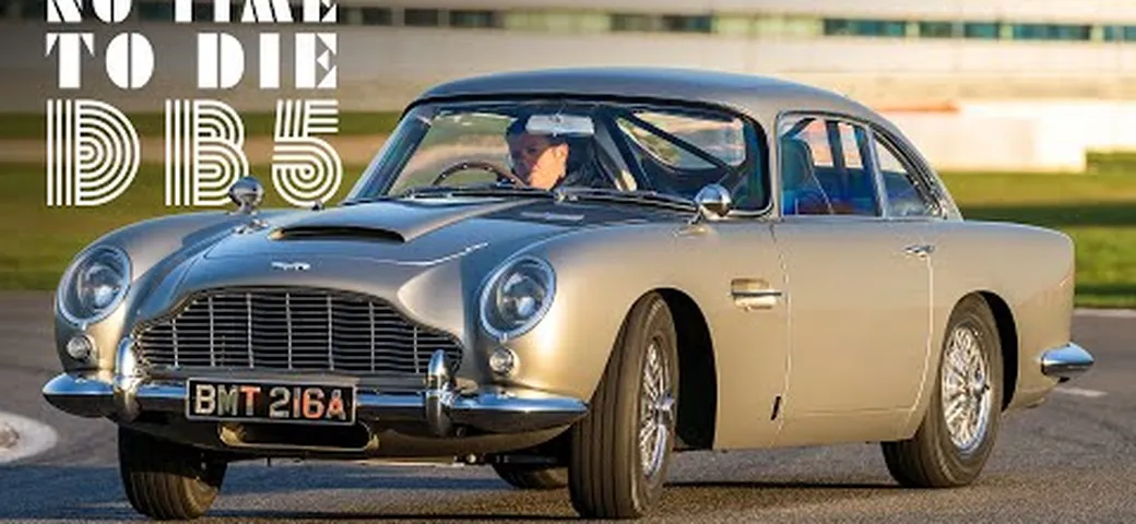 Aston Martin DB5 di James Bond in azione