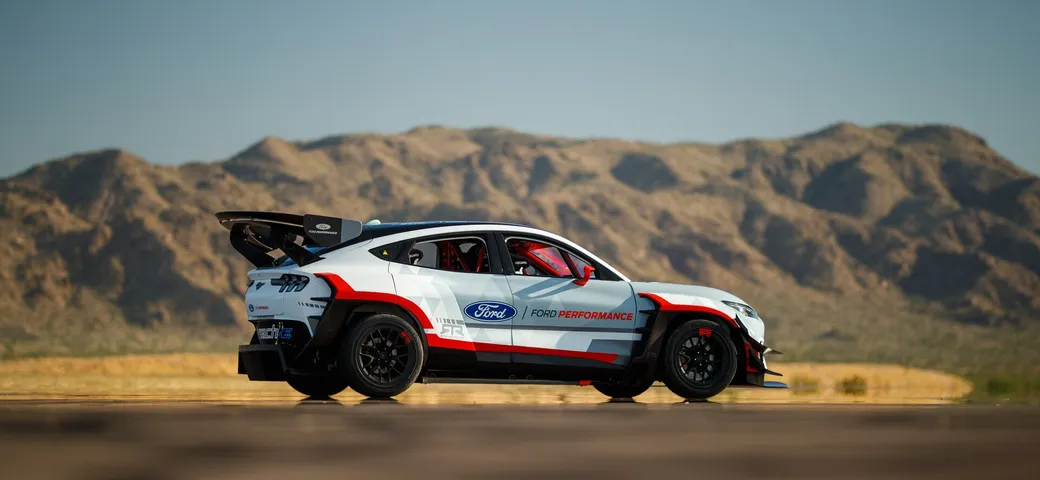 Ford Mustang Mach-E: 1.400 CV per il drifting