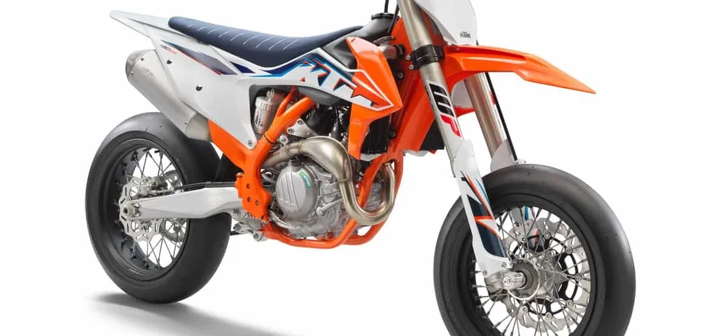 KTM svela la nuova 450 SMR 2022: caratteristiche tecniche e foto