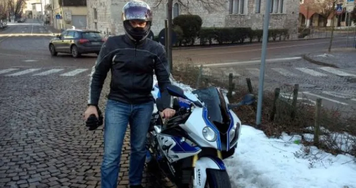 Foto del giorno: BMW HP4 sulla Strada del Vino