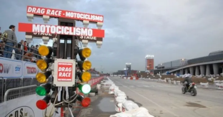 Eicma 2008: giorgiogasss partecipa alla Drag Race