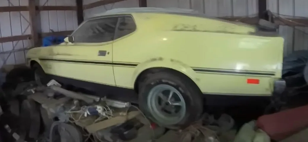 Mustang Boss 351 abbandonata nel fienile per 46 anni [Video]