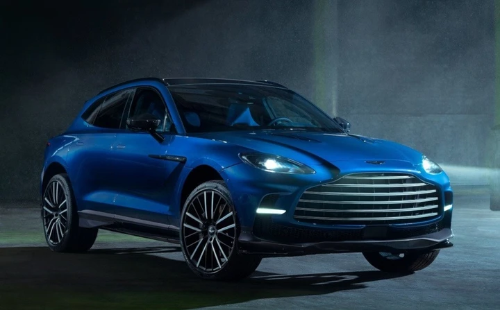 Aston Martin DBX707: ecco il SUV di serie più potente del mondo