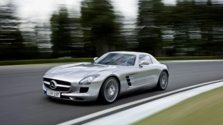 Mercedes SLS AMG: tutti i dati tecnici e le nuove foto ufficiali